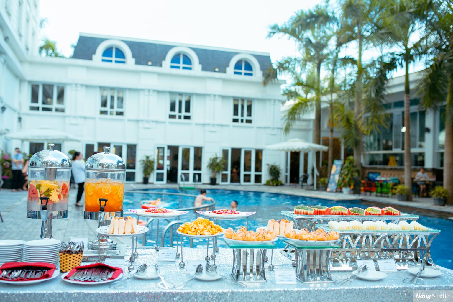 Pool Bar